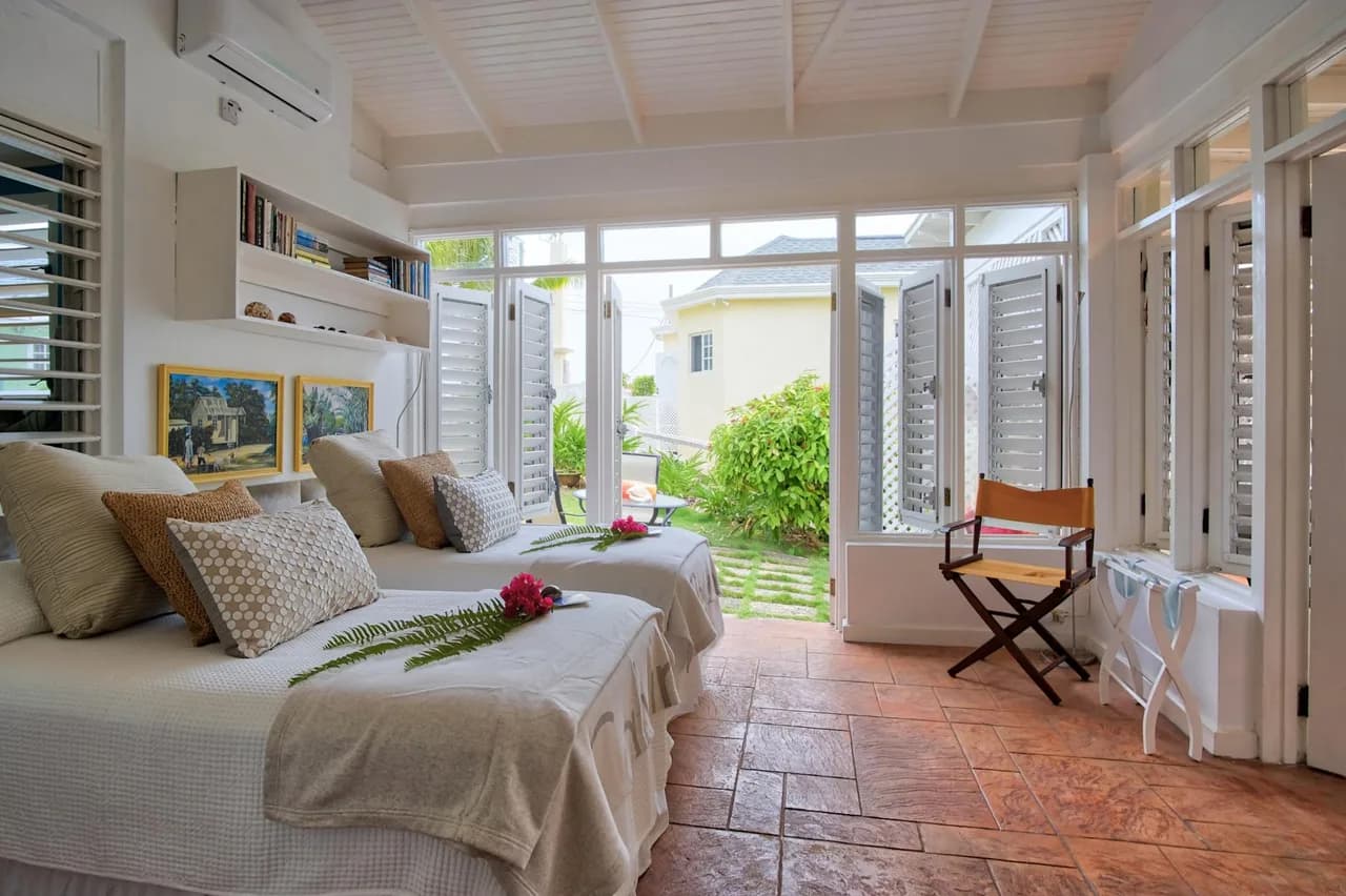 Beachfront Three Bedroom Villa in Silver Sands photo 3