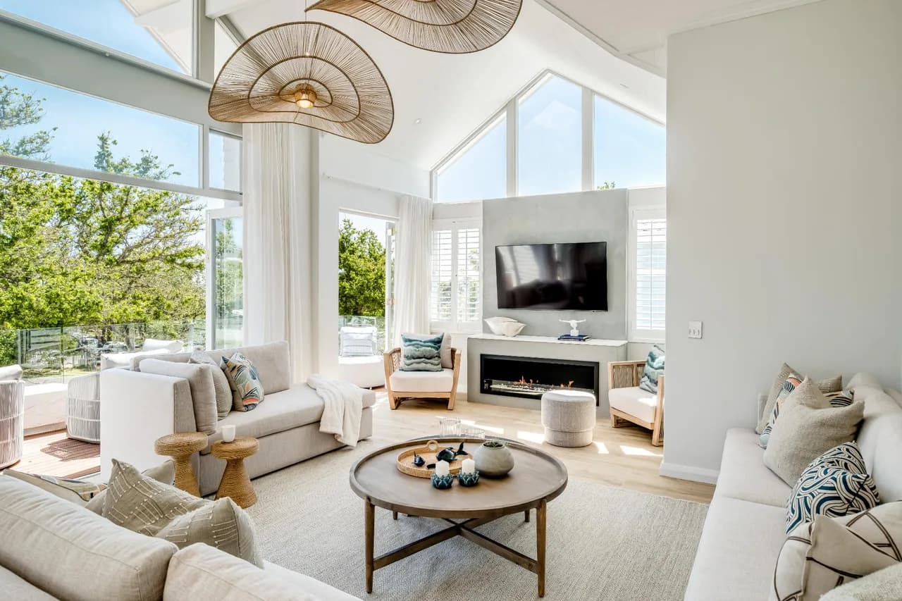 Beachfront Six Bedroom Villa in Camps Bay