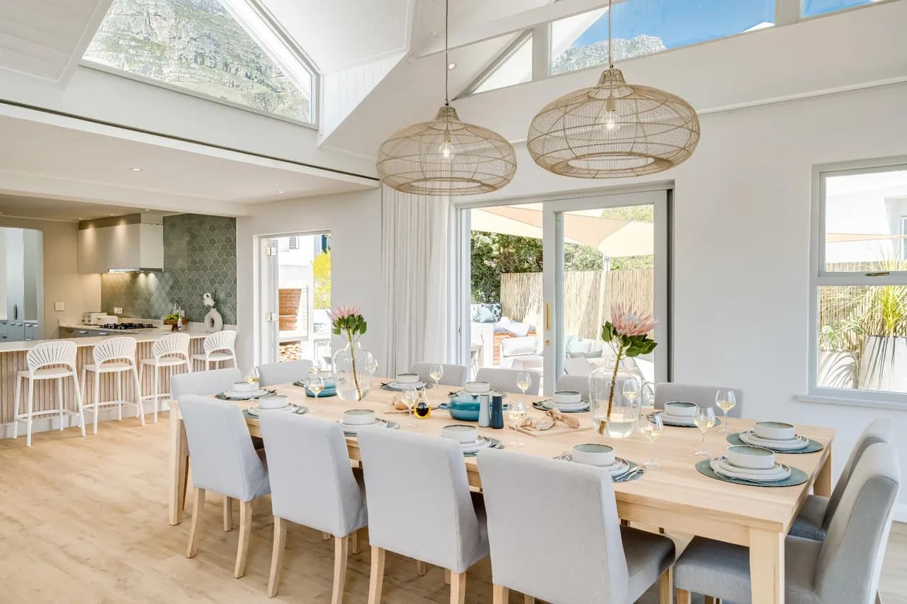 Beachfront Six Bedroom Villa in Camps Bay photo 3
