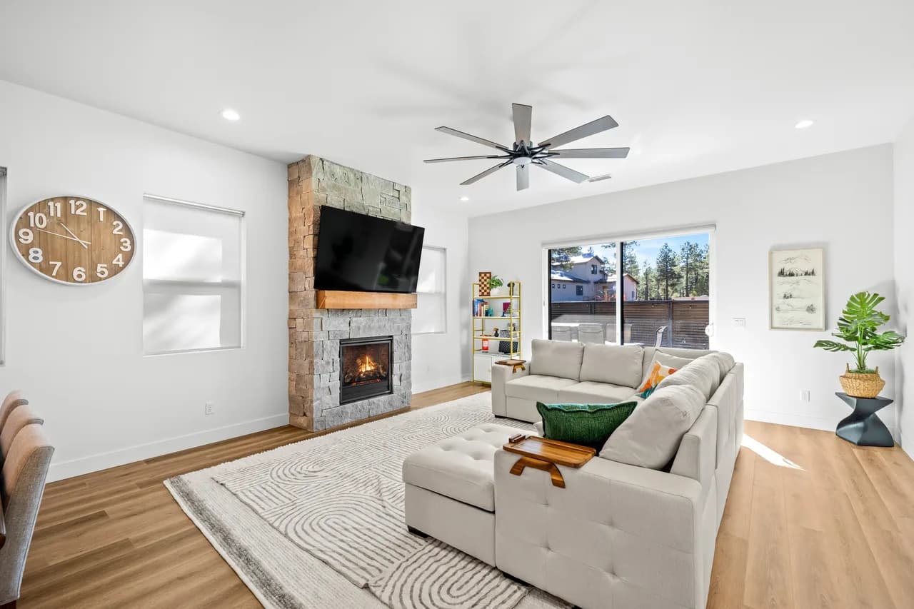 Modern Villa with Hot Tub in Flagstaff Arizona photo 2