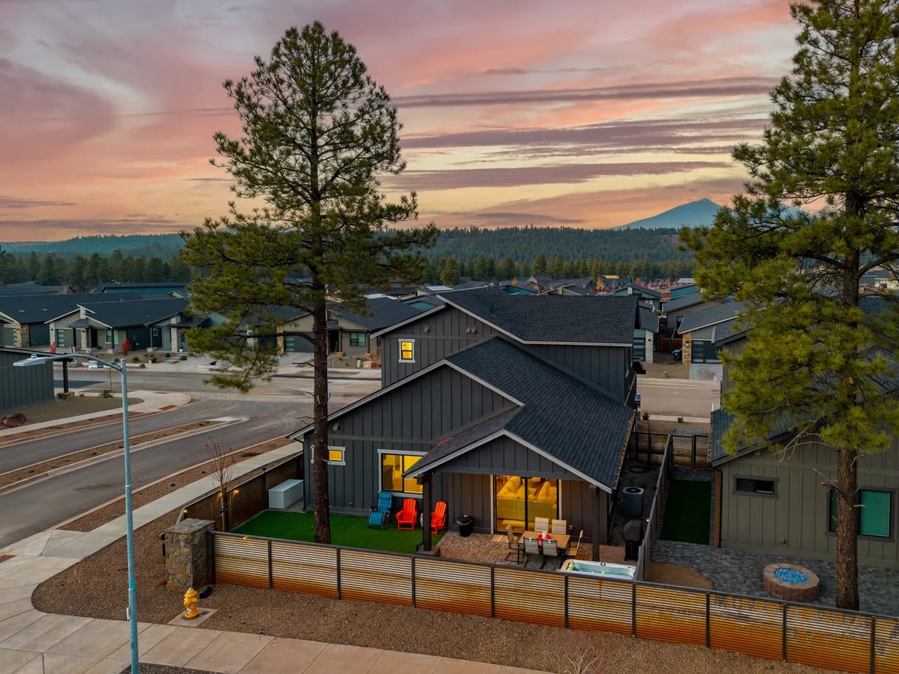 Modern Villa with Hot Tub in Flagstaff Arizona photo 3