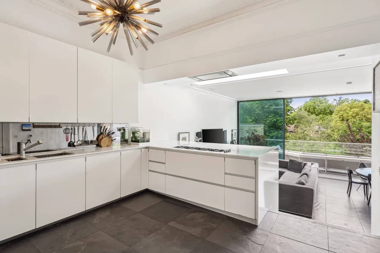 Elegant Five Bedroom Villa in London