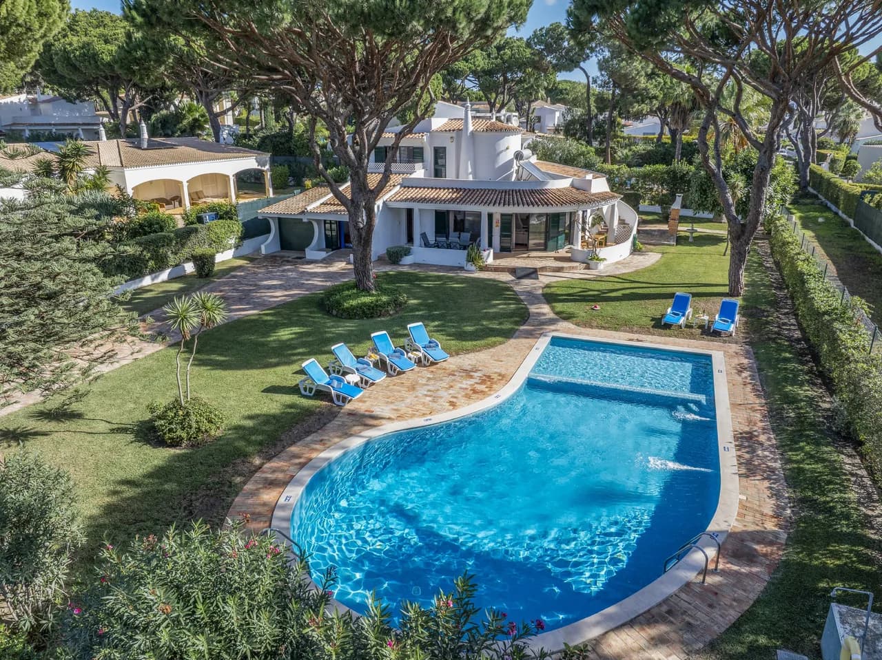 Balcony Three Bedroom Villa in Vilamoura