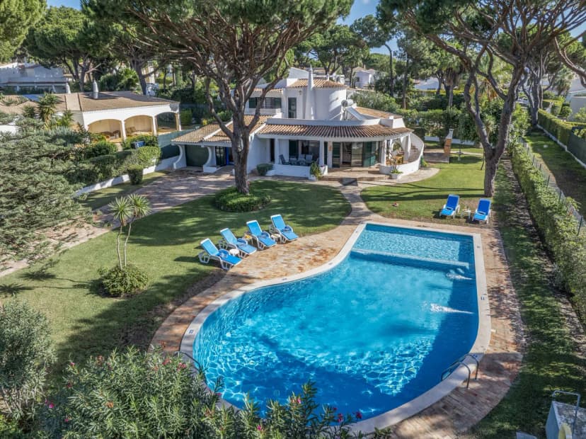 Stylish Three Bedroom Retreat in Algarve