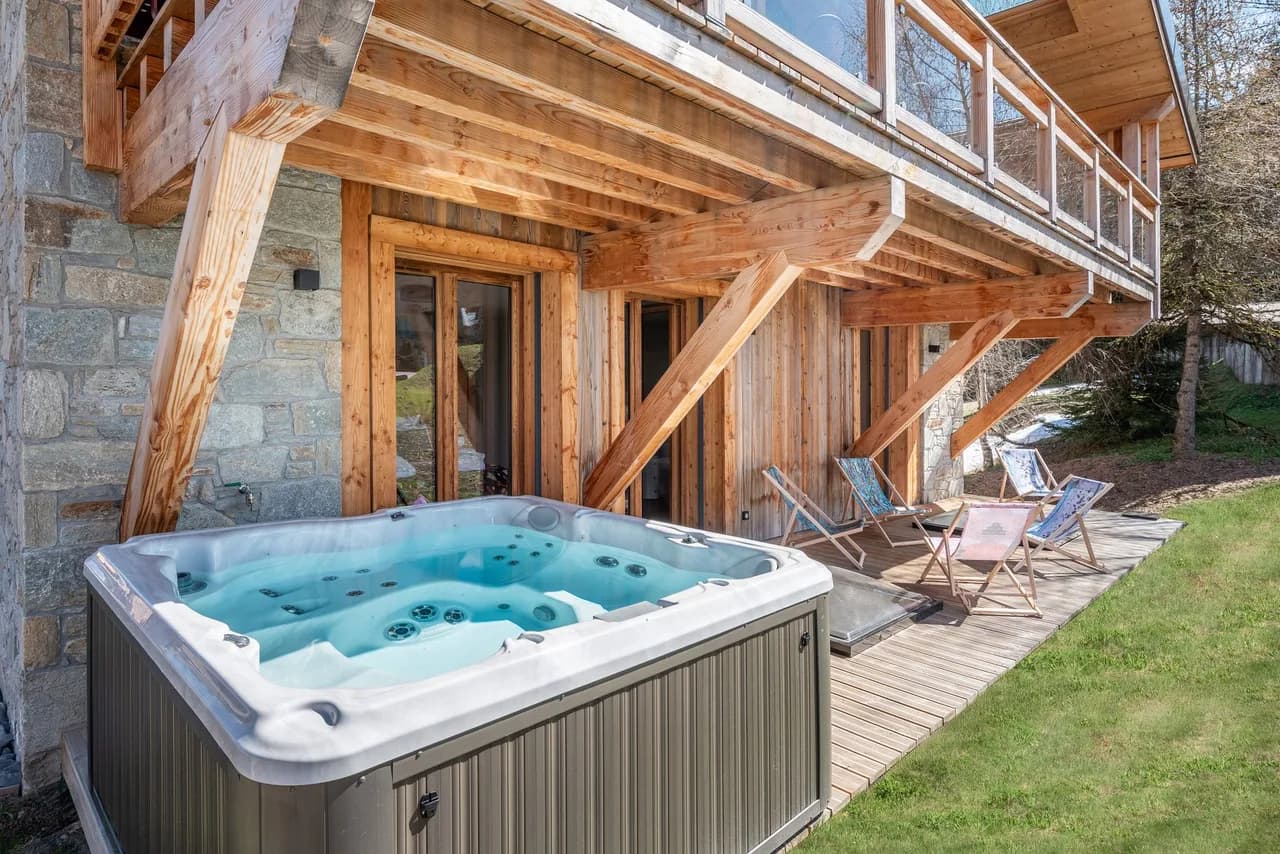 Modern Alpine Chalet with Jacuzzi in Les Gets photo 2