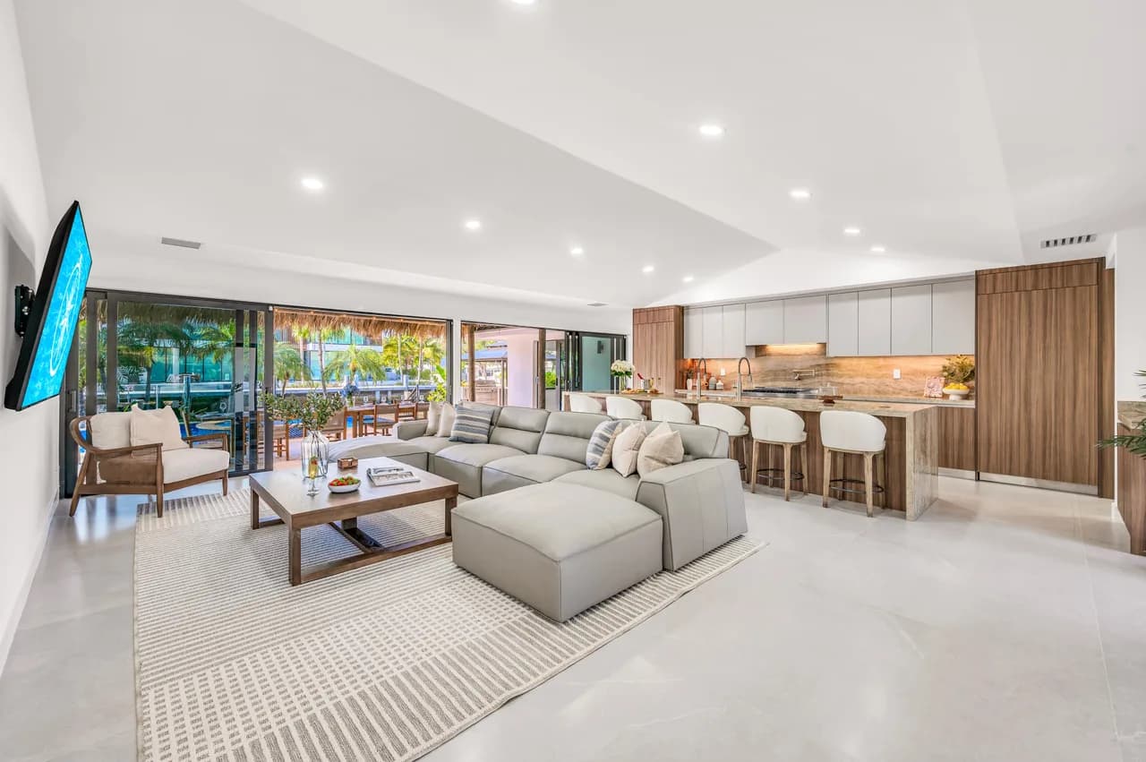 Waterfront Heated Pool Residence in Nurmi Isles