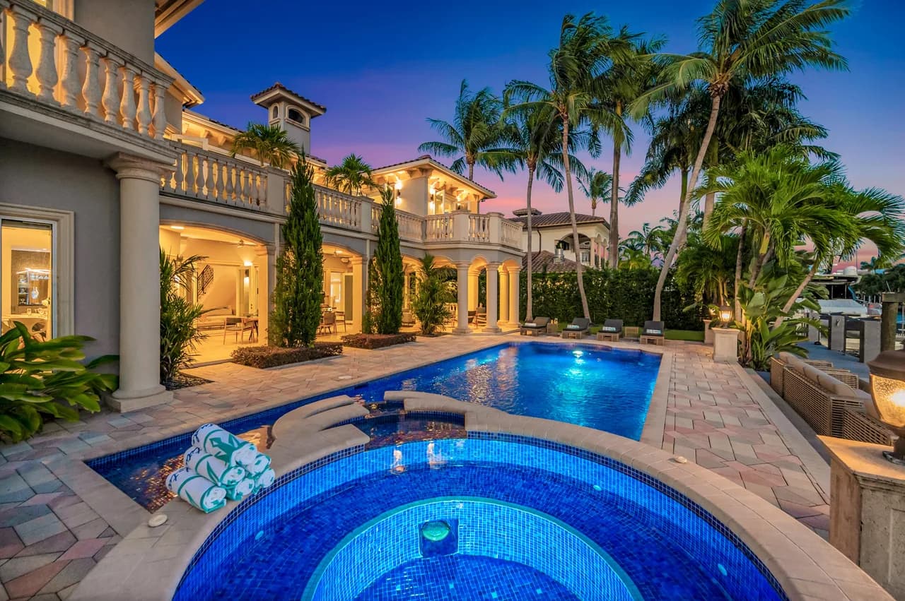 Waterfront Five Bedroom Villa in Soroka Shores photo 4