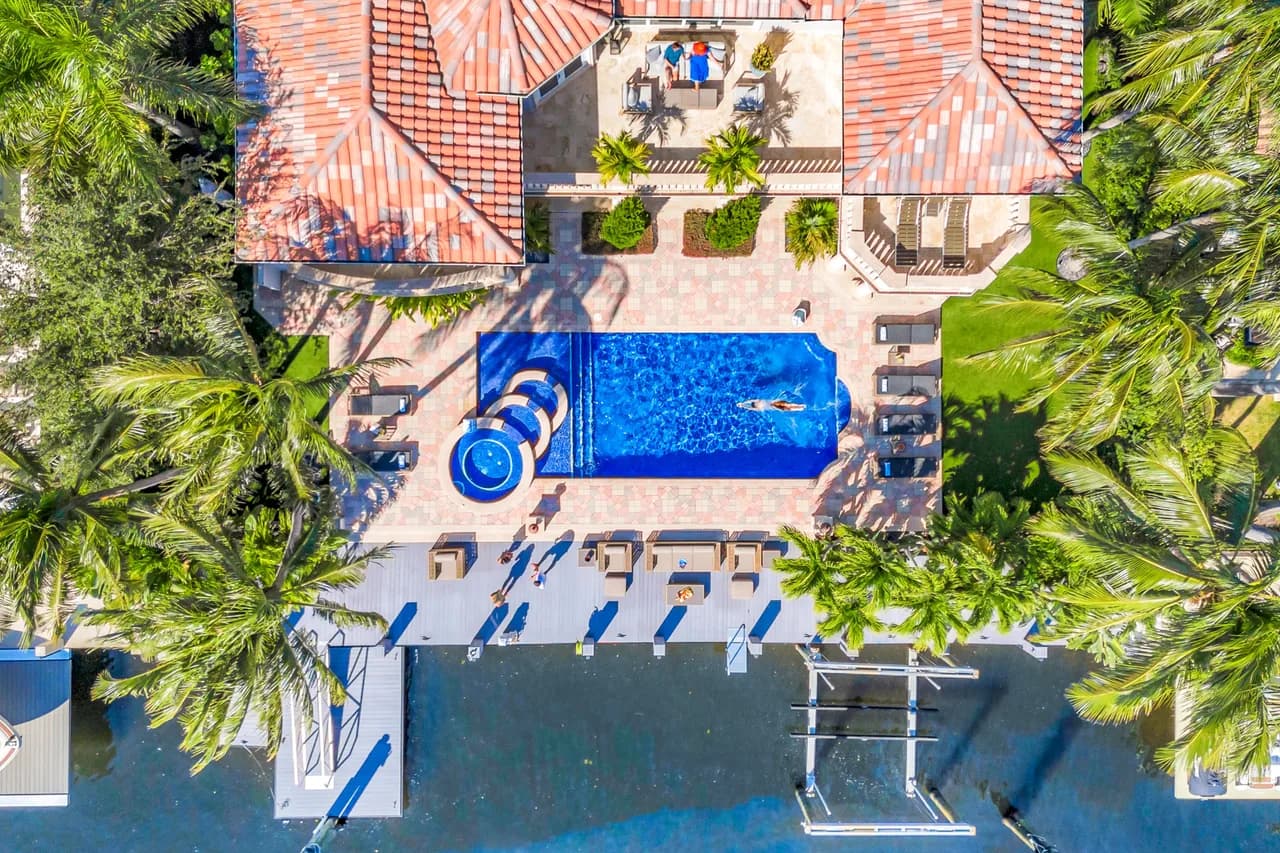 Waterfront Five Bedroom Villa in Soroka Shores photo 5