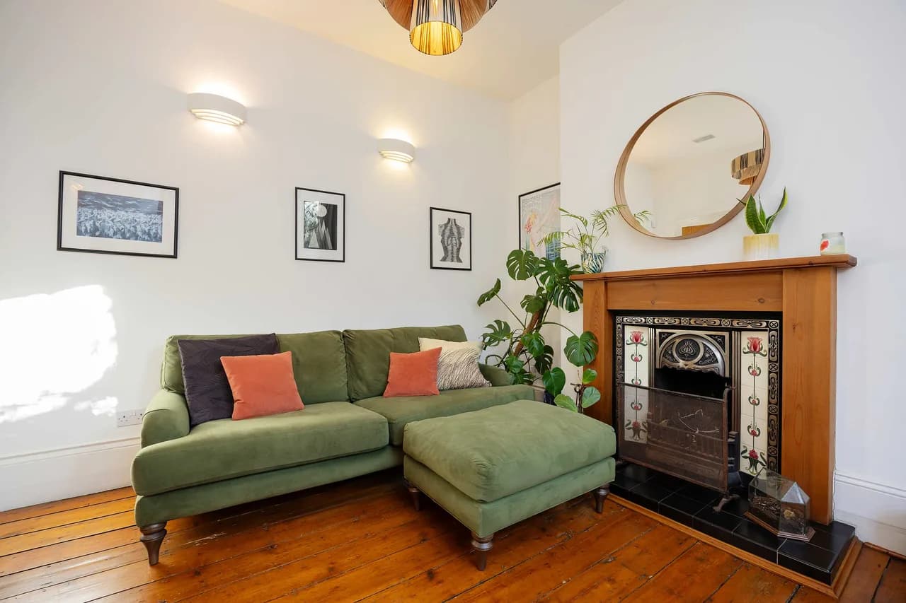 Stylish Three Bedroom Apartment in London