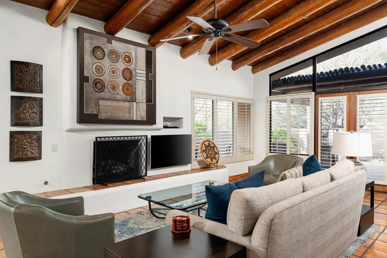 Santa Fe-Style Villa in Scottsdale photo 2