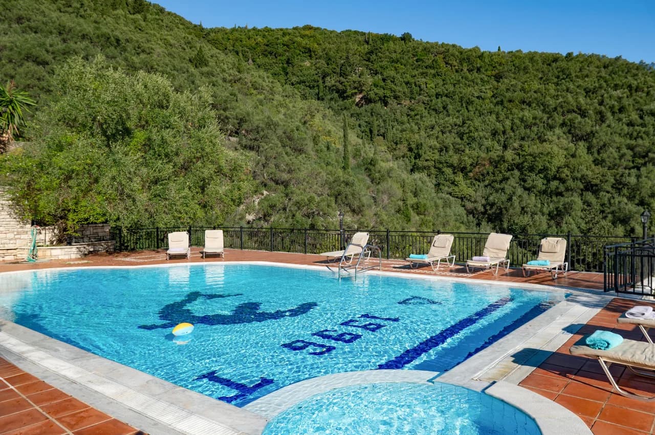 Garden View Three Bedroom Villa in Katavolos photo 4