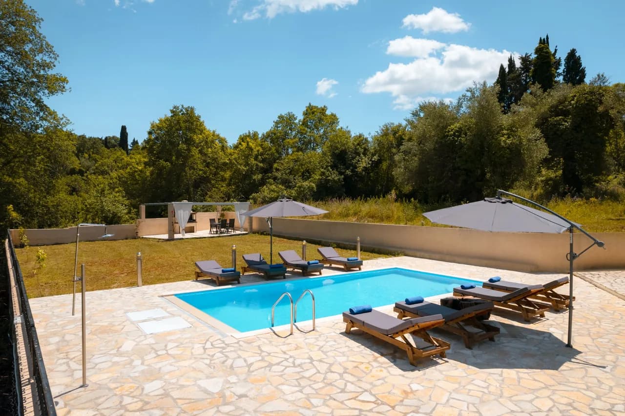 Luxurious Three Bedroom Retreat in Ano Korakiana photo 4