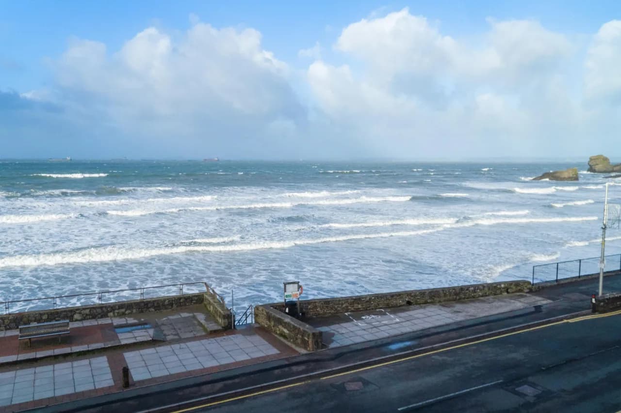 Bay View Four Bedroom Villa in Broad Haven photo 2