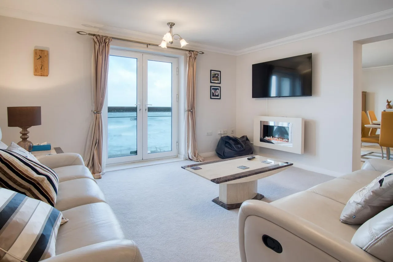 Bay View Four Bedroom Villa in Broad Haven photo 3