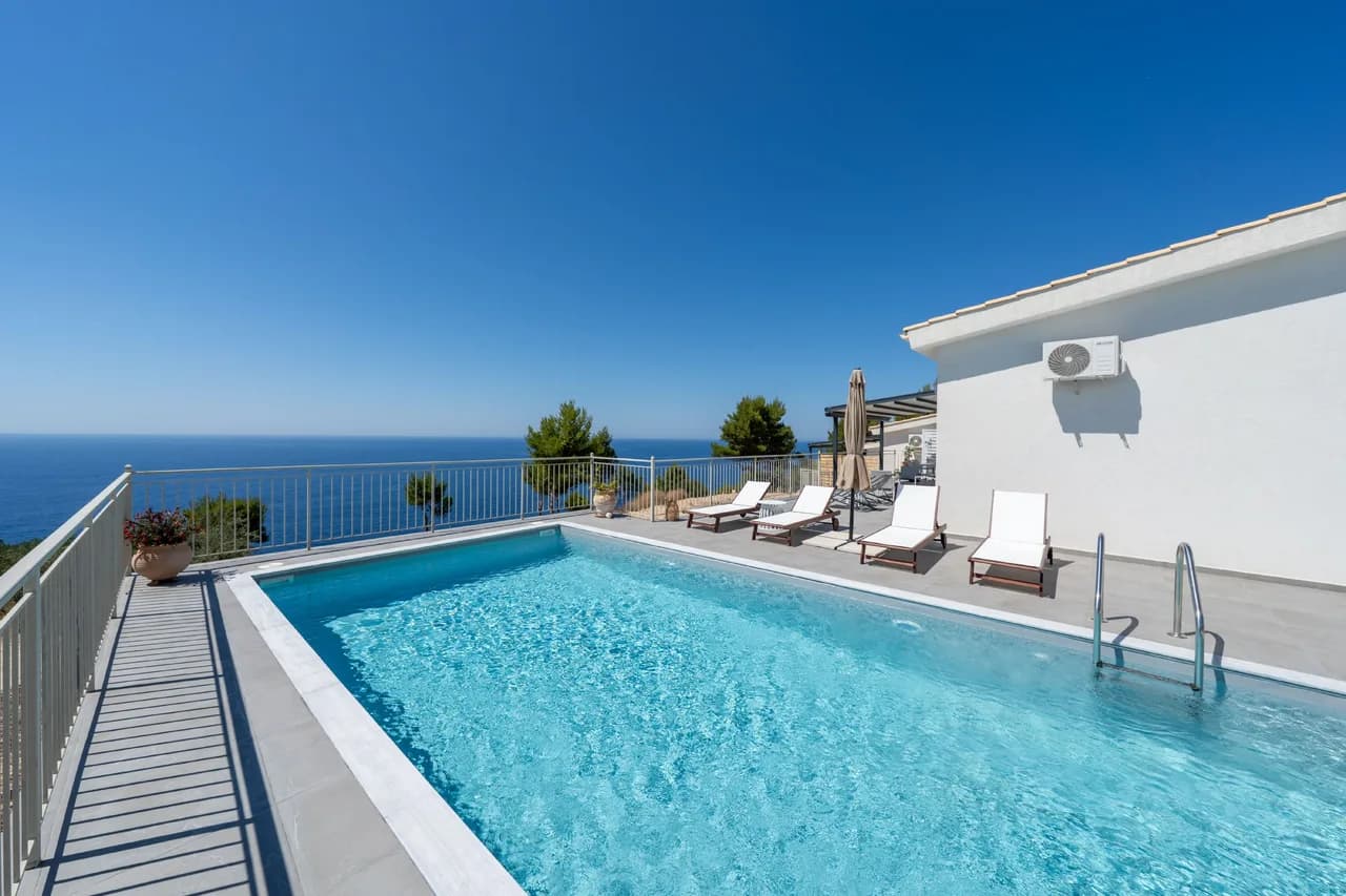 Mountain View Two Bedroom Villa in Paxi photo 2