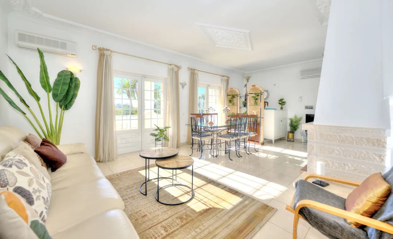 Marble-Floored Apartment in Caramujeira photo 5