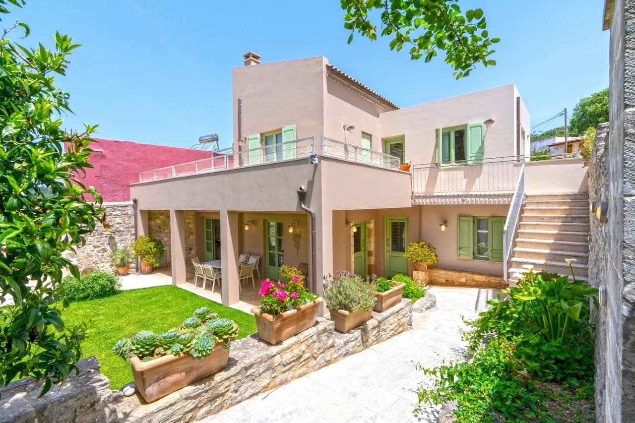 Outdoor Pool Villa in Armeni photo 2