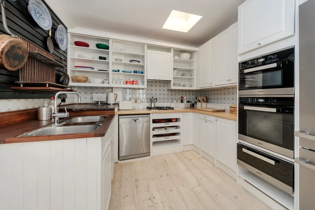 Charming Mews Hideaway in Brompton, London photo 4