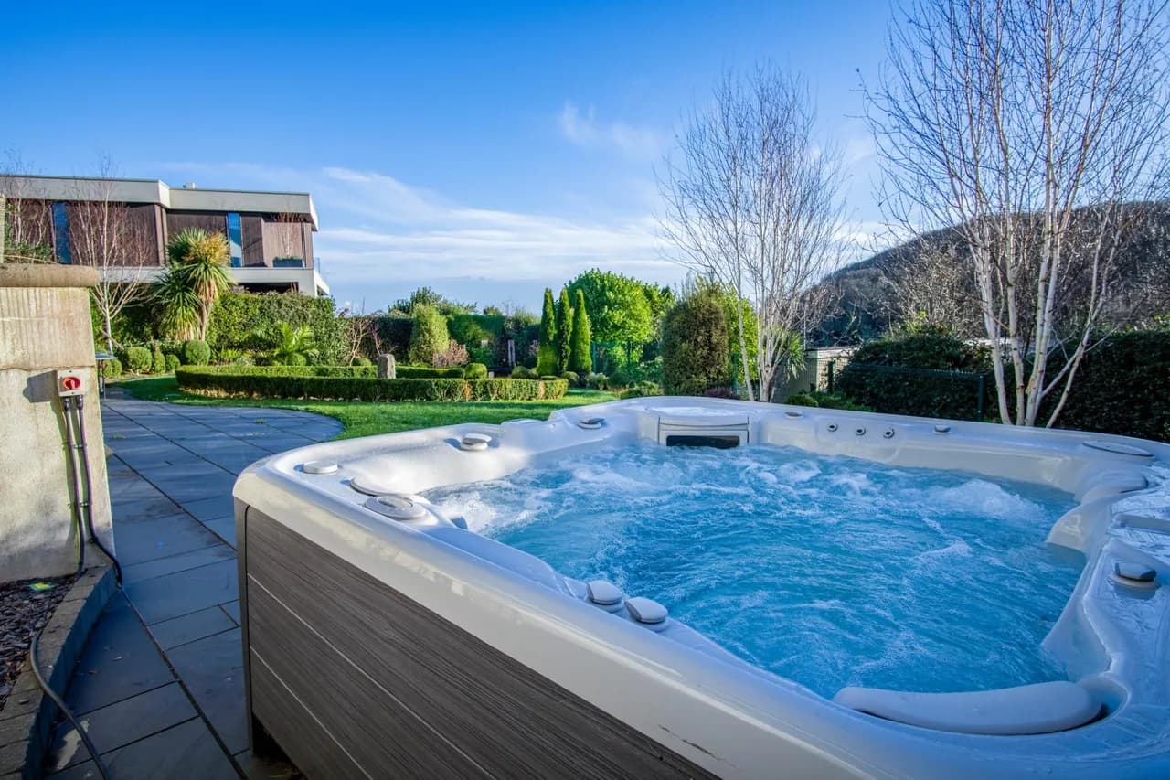 Jacuzzi Terrace Villa in Saundersfoot photo 3