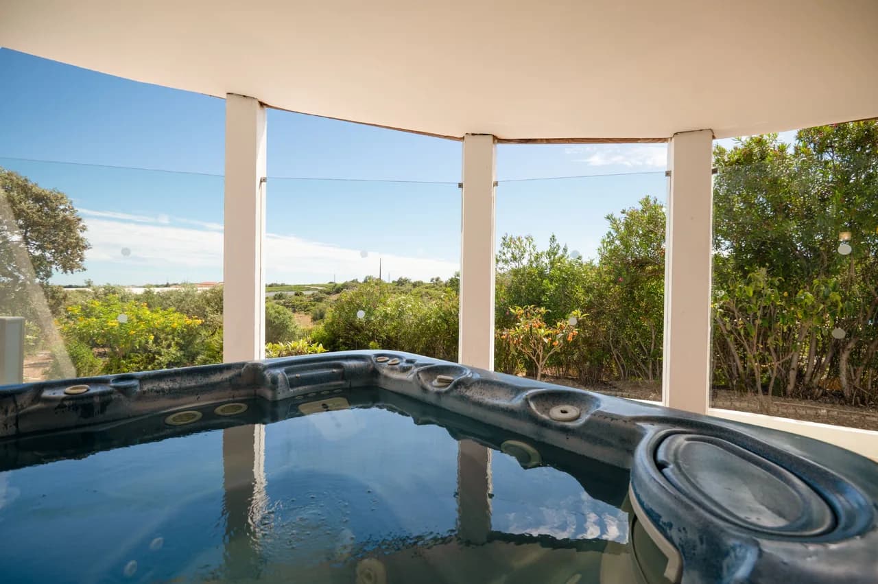 Private Parking Three Bedroom Villa in Quelfes photo 5