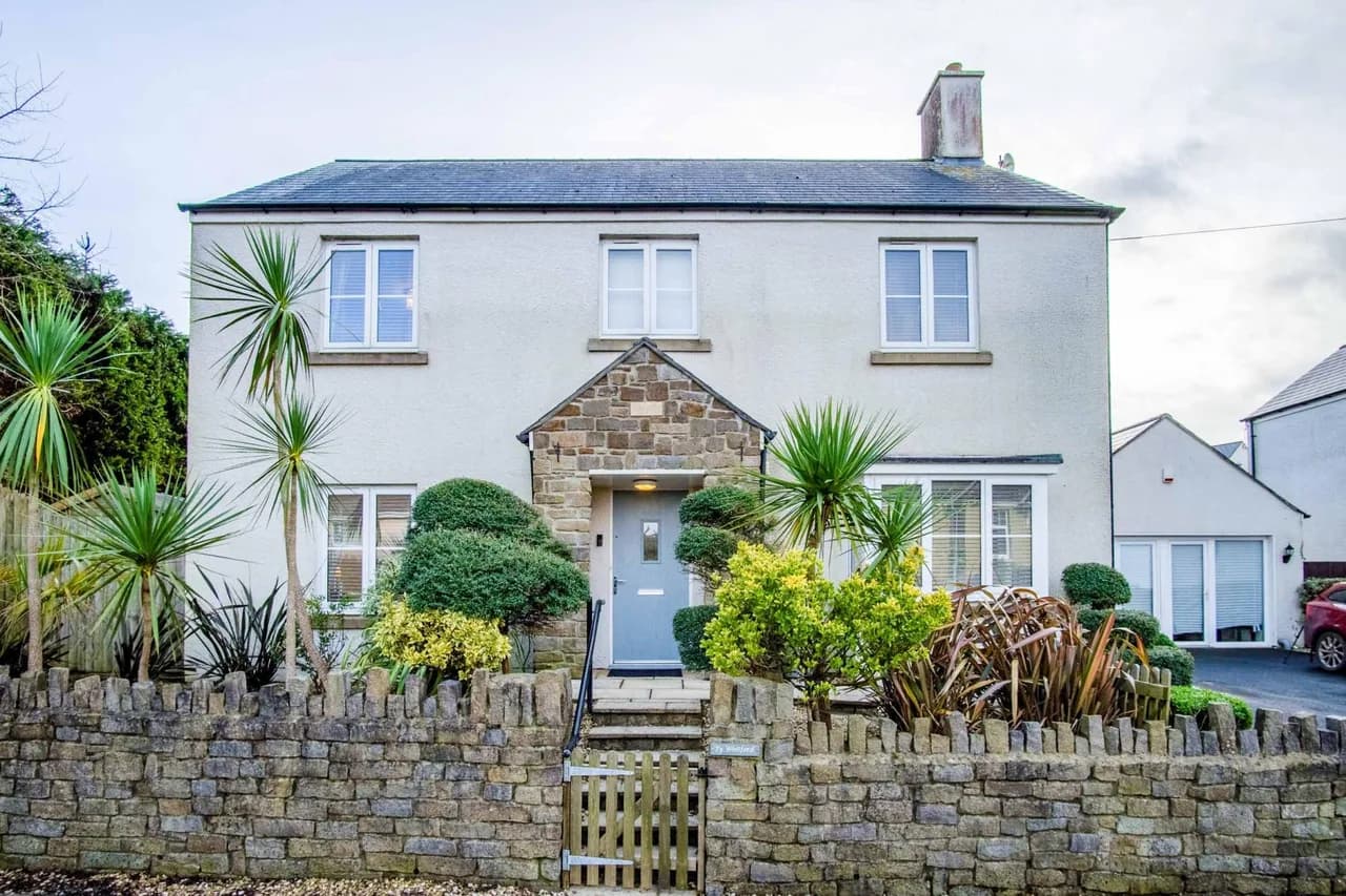 Cozy Garden Retreat in Llanrhidian