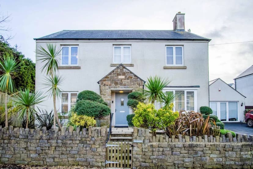 Cozy Garden Retreat in Llanrhidian