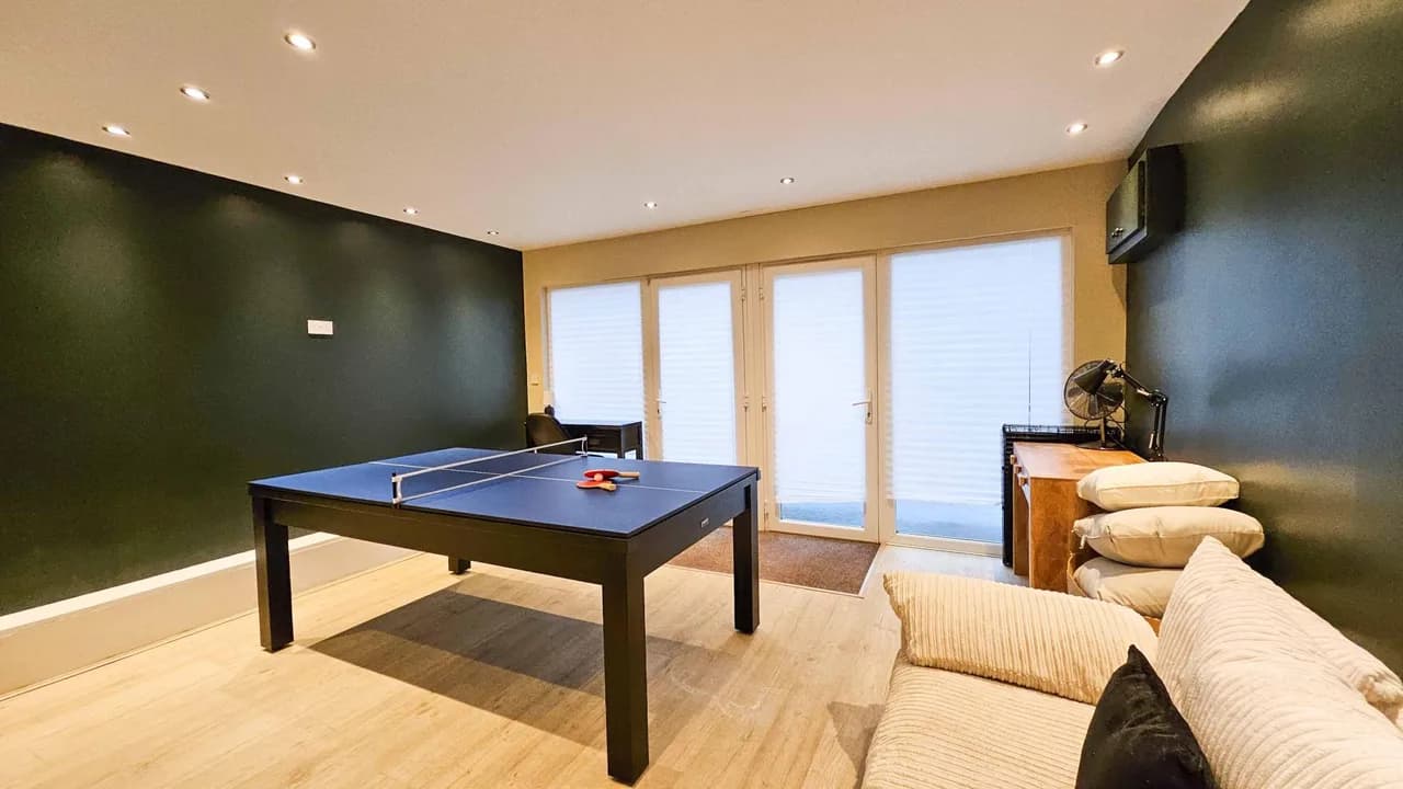 Garden Retreat Six Bedroom Villa in Llanrhidian photo 5