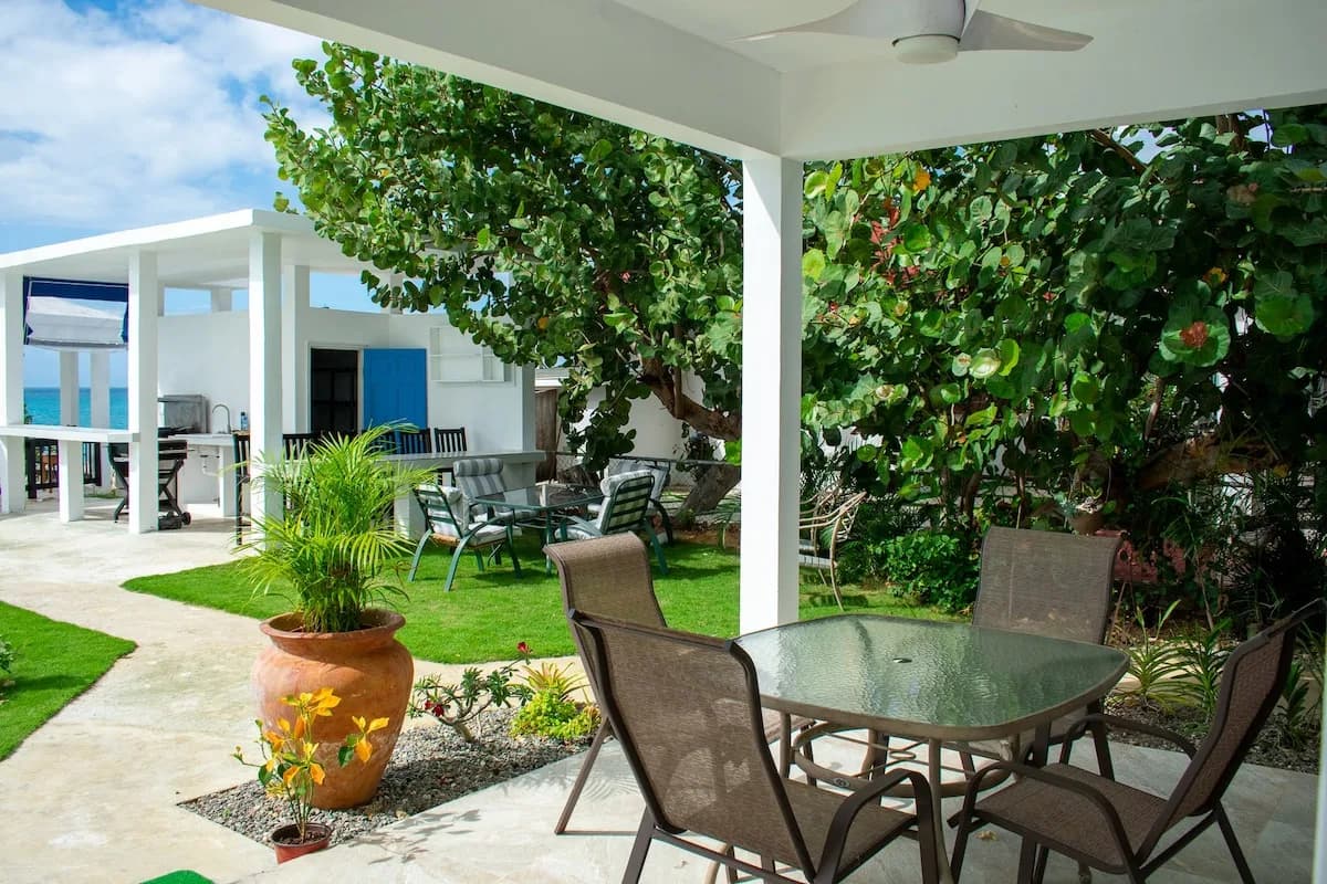 Oceanfront Five Bedroom Villa in White House photo 4
