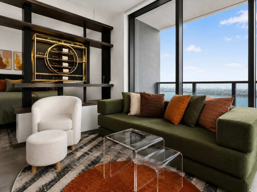 Downtown Miami Studio, 25th Flr+, Bay & Wheel View