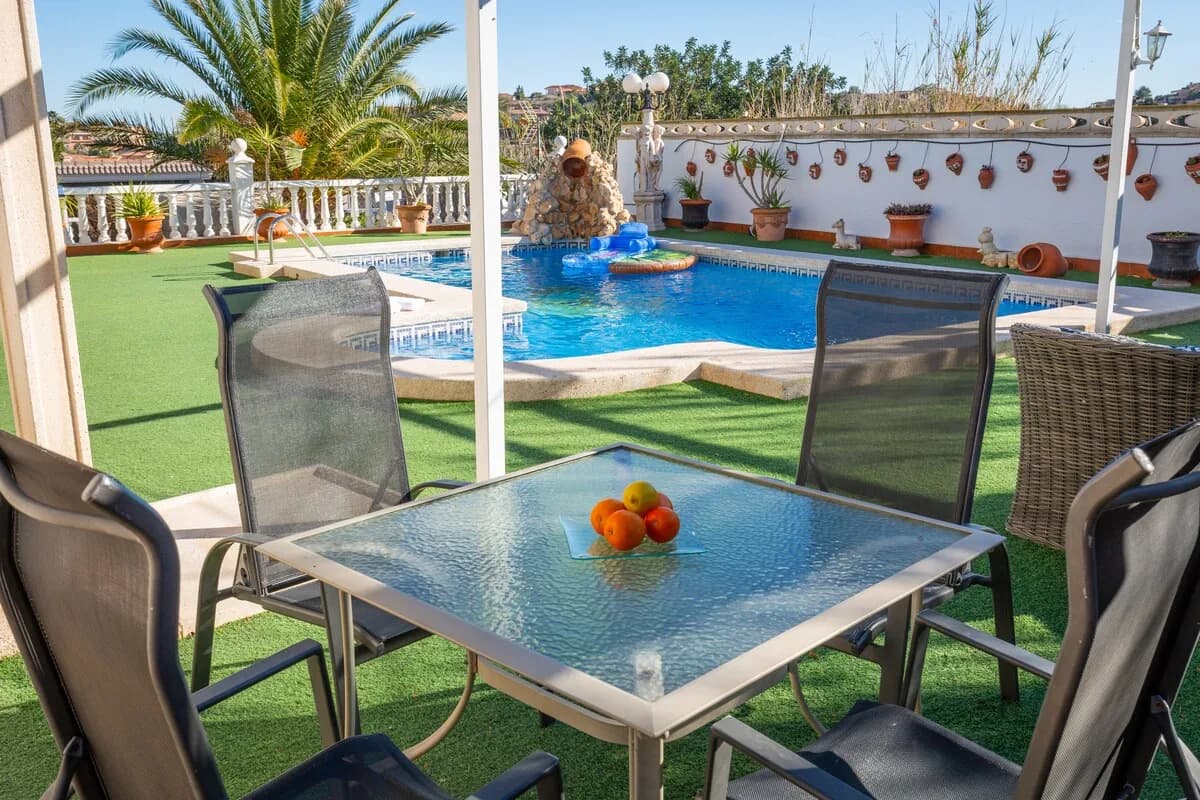 Garden Six Bedroom Villa in Mutxamel photo 3