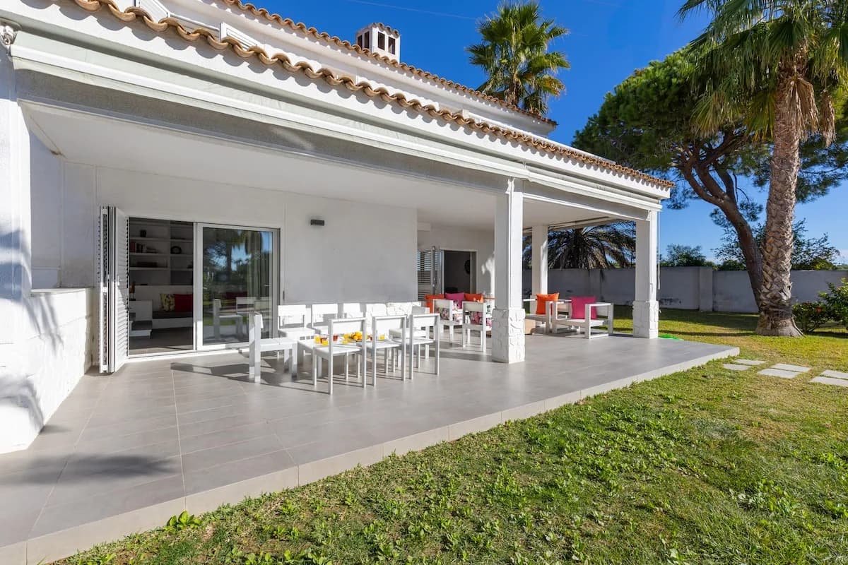 Elegant Seven Bedroom Villa in Els Ciprerets photo 3
