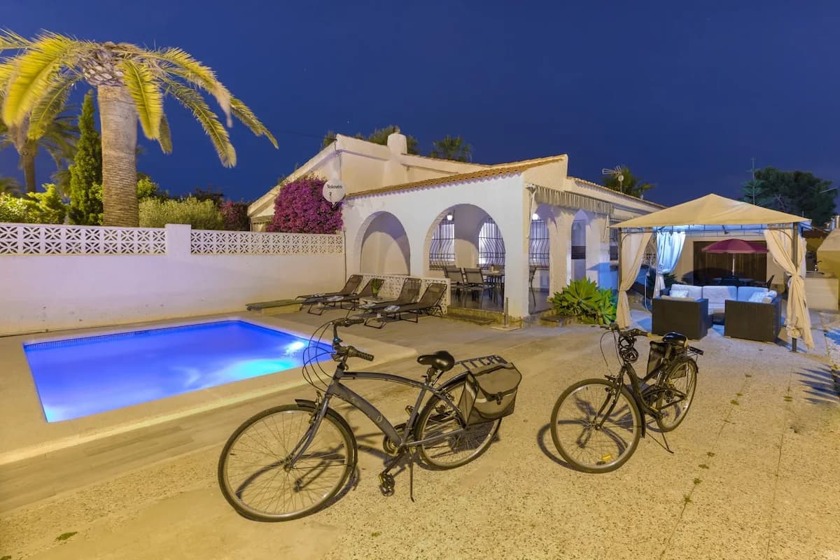 Relaxing Poolside Villa in Torrevieja photo 2
