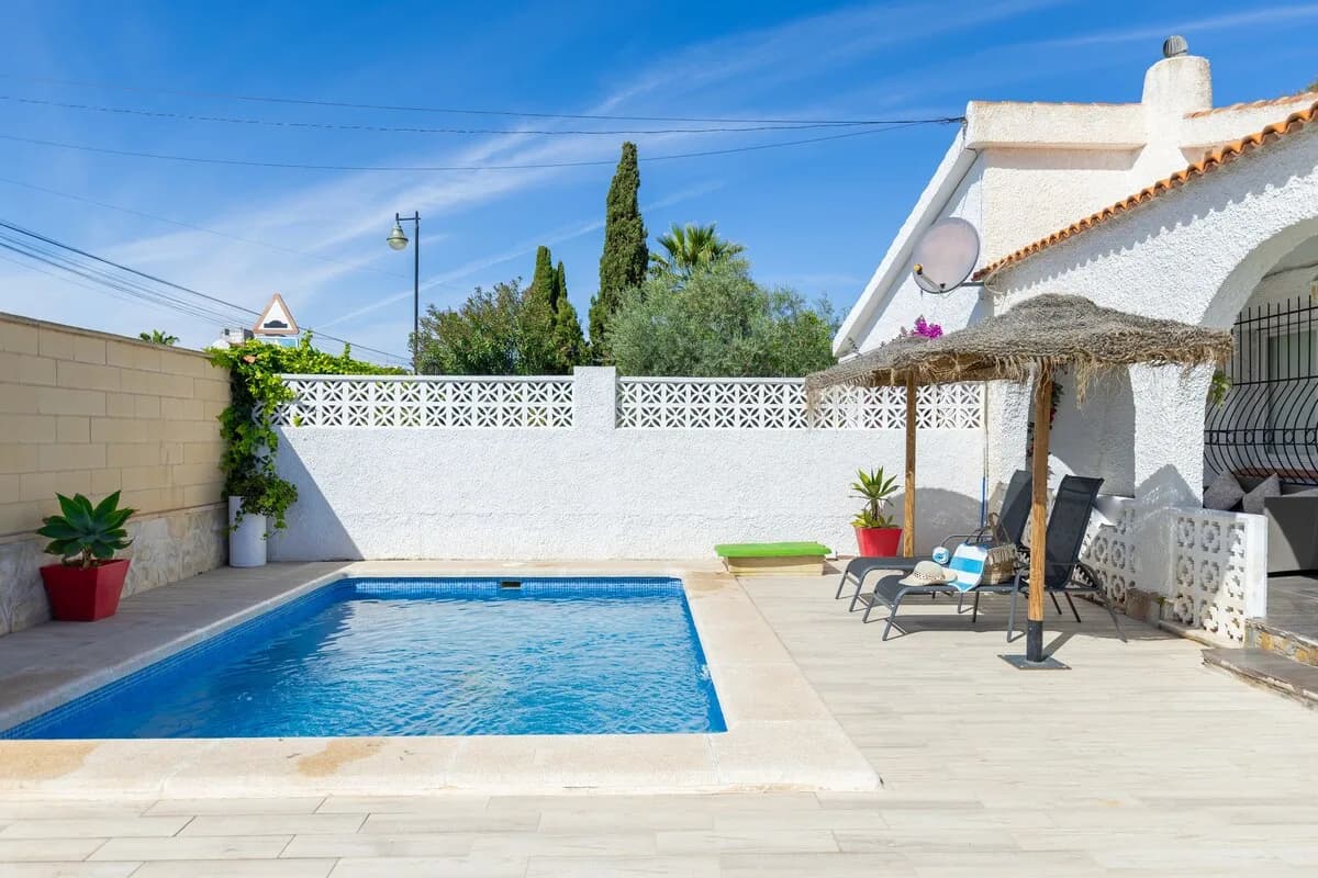 Relaxing Poolside Villa in Torrevieja photo 4