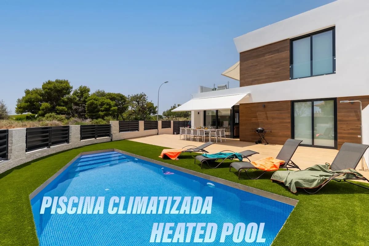 Comfortable Six Bedroom Villa in El Campello photo 2