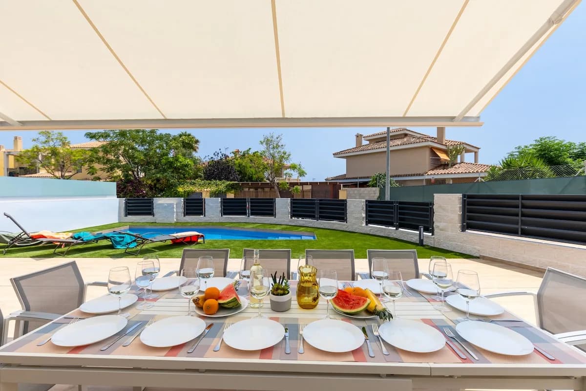 Comfortable Six Bedroom Villa in El Campello photo 3