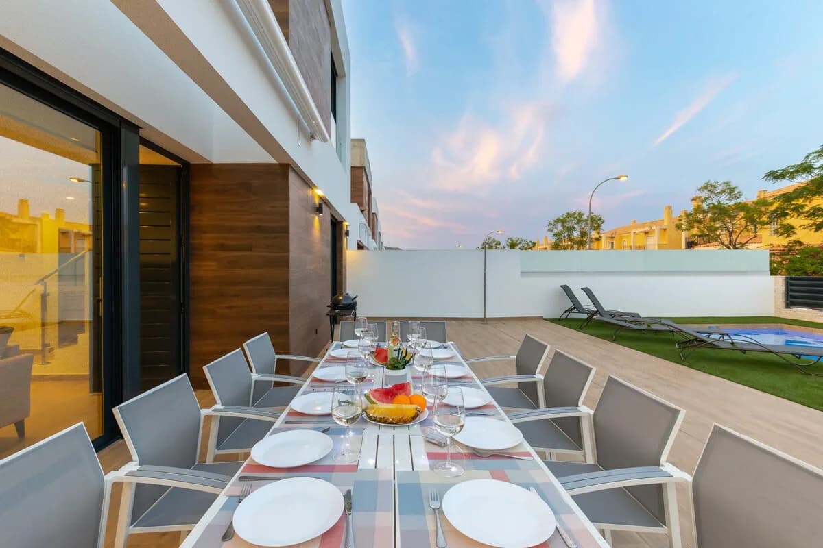 Comfortable Six Bedroom Villa in El Campello photo 4