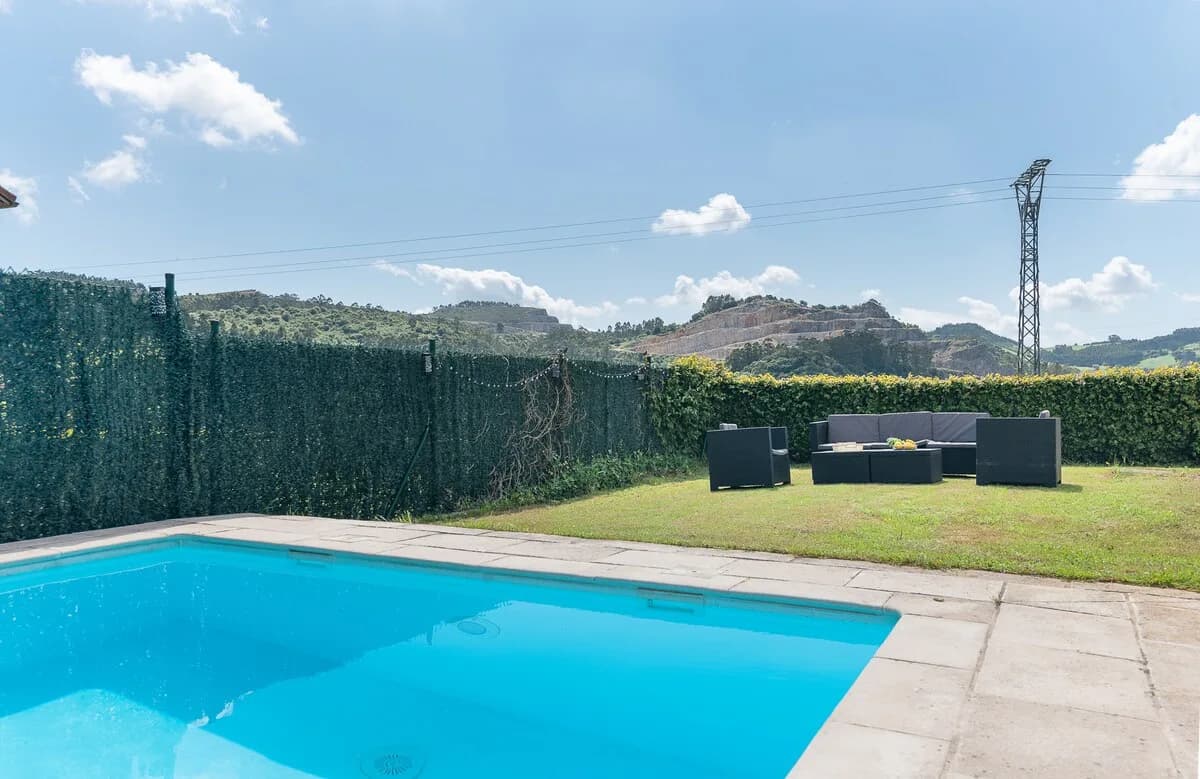 En Suite Five Bedroom Villa in Pielagos photo 3