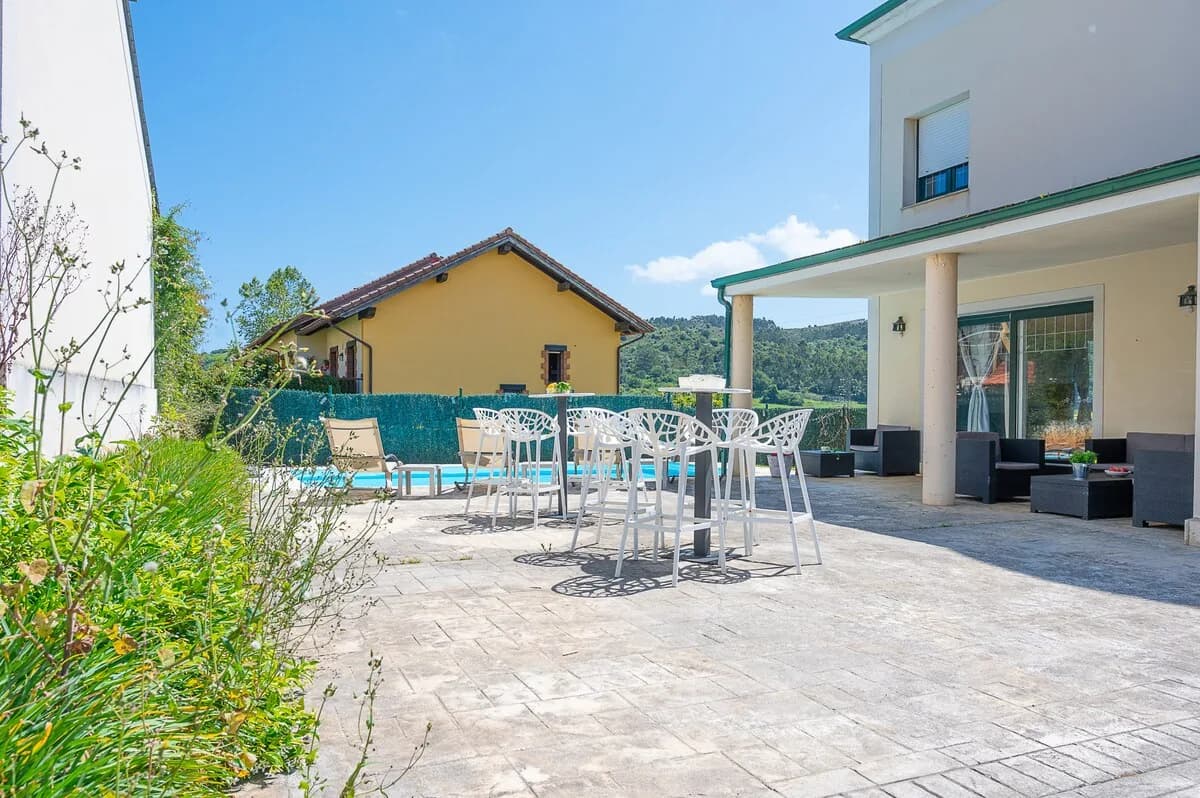 En Suite Five Bedroom Villa in Pielagos photo 4