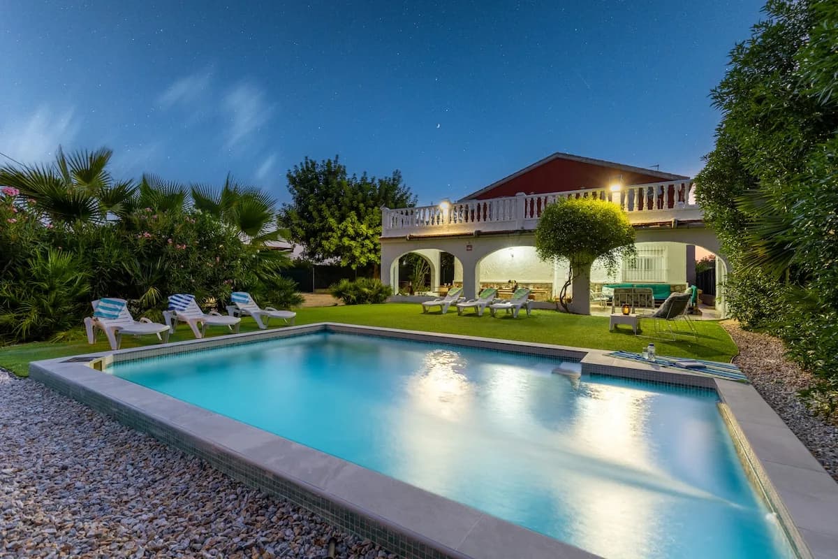Mountain View Five-Bedroom Villa in Algorfa photo 2