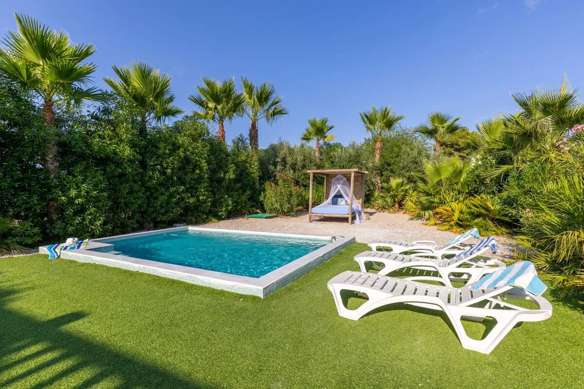 Mountain View Five-Bedroom Villa in Algorfa photo 4