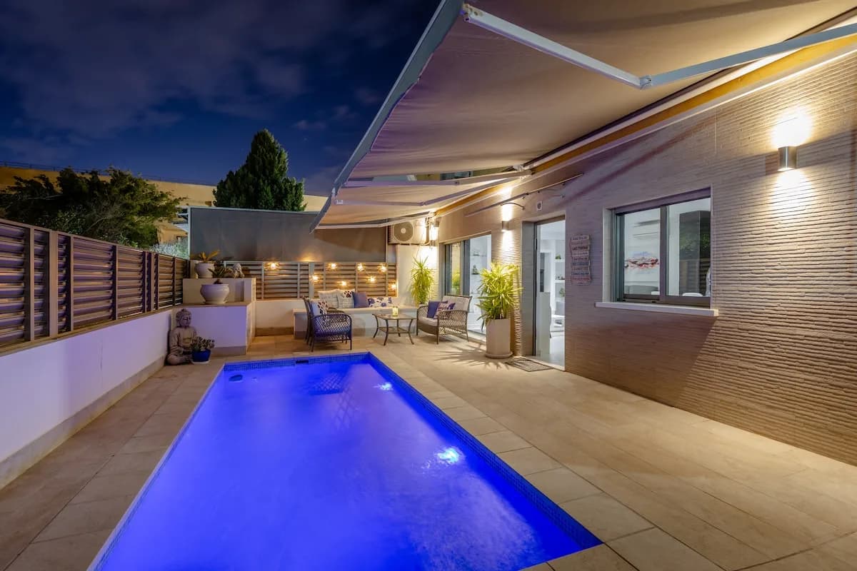 Spacious Six-Bedroom Villa in Torrevieja