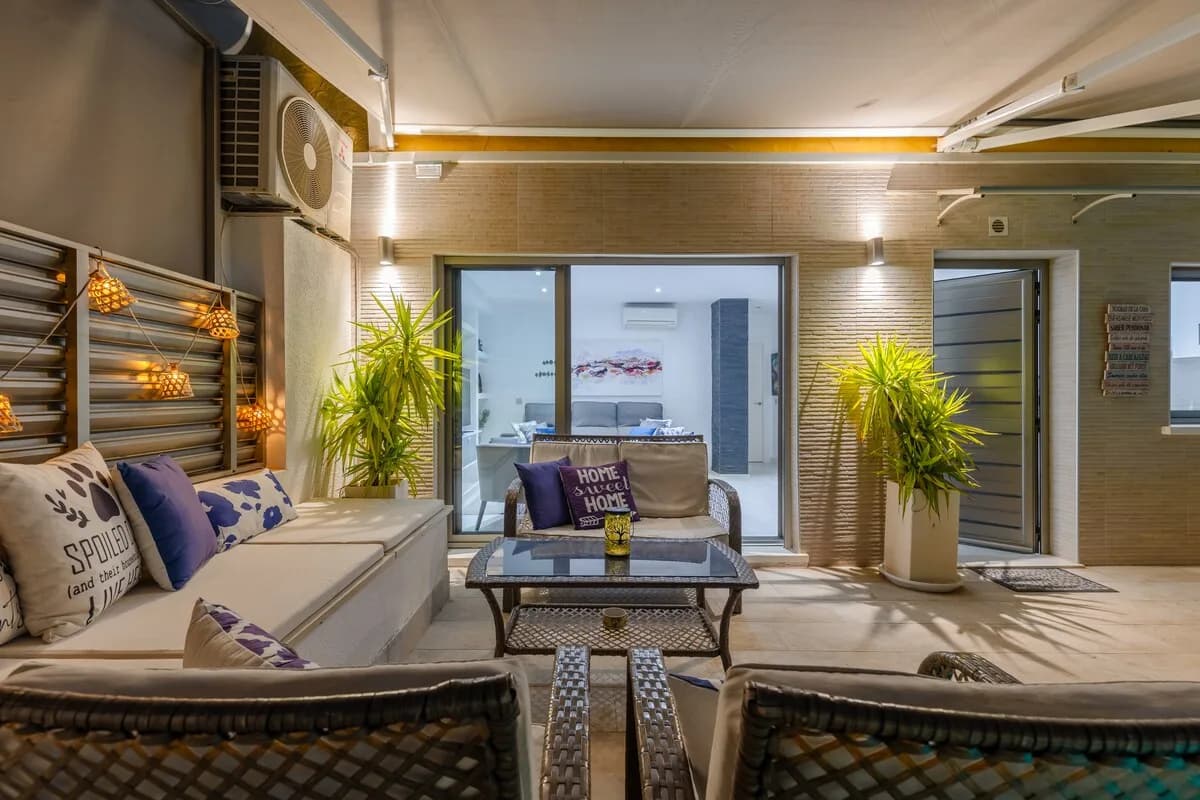 Spacious Six-Bedroom Villa in Torrevieja photo 3