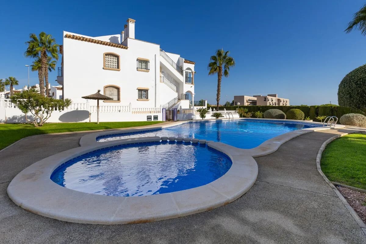 Garden Villa in Villamartin Costa Blanca Spain photo 5