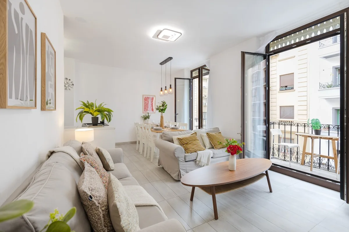 Elegant Cityscape Villa in Alicante
