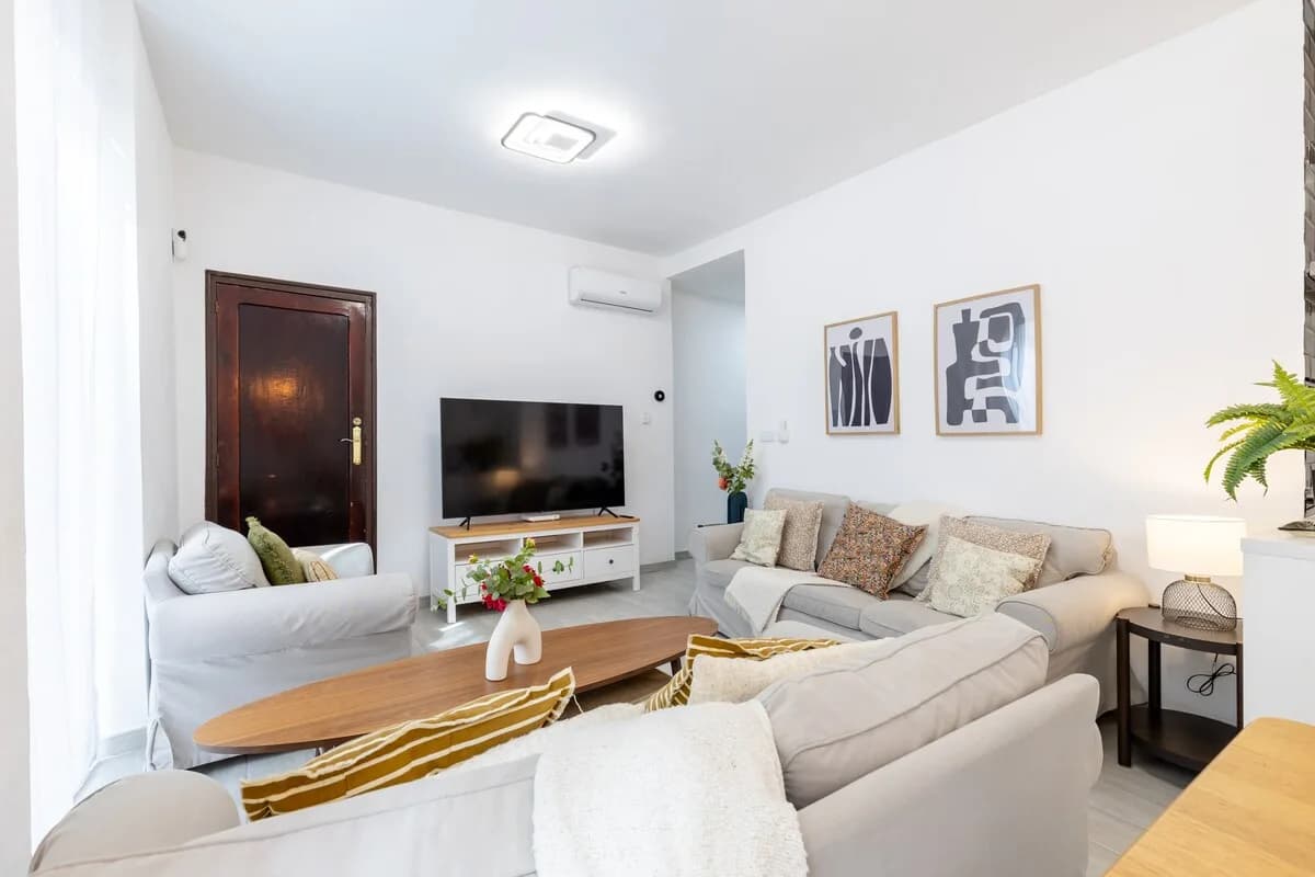 Elegant Cityscape Villa in Alicante photo 4
