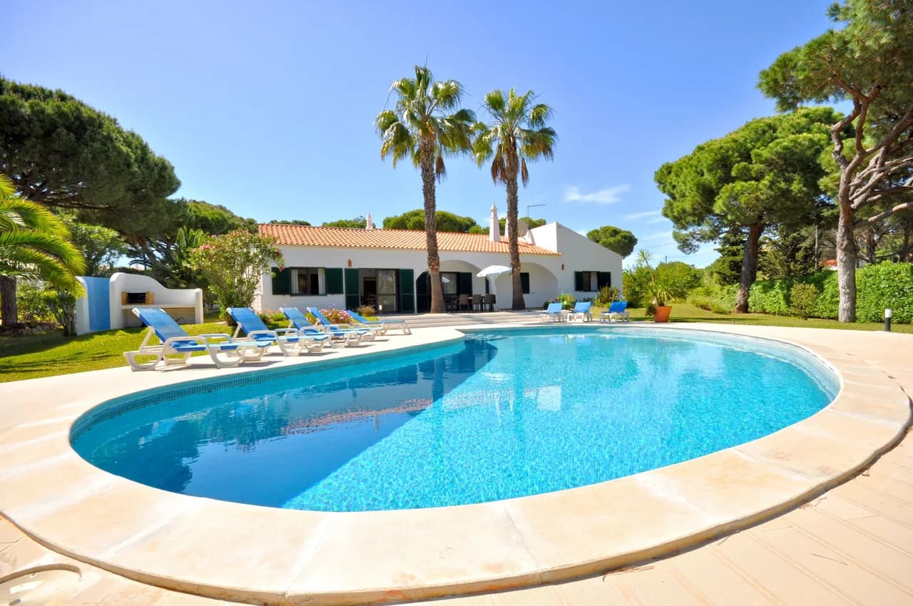 Spacious Three Bedroom Retreat in Bacelada
