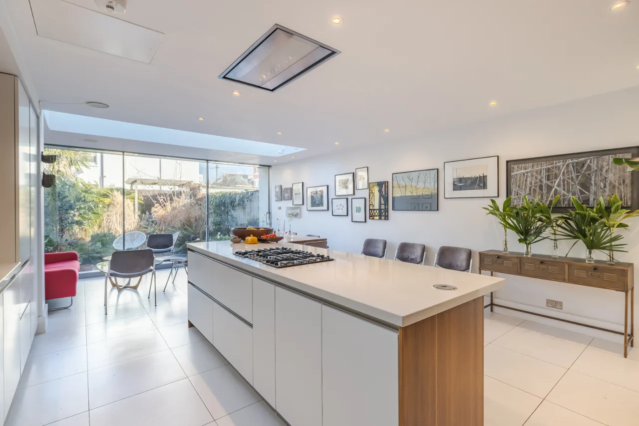 Modern Three Bedroom Villa in Putney photo 2