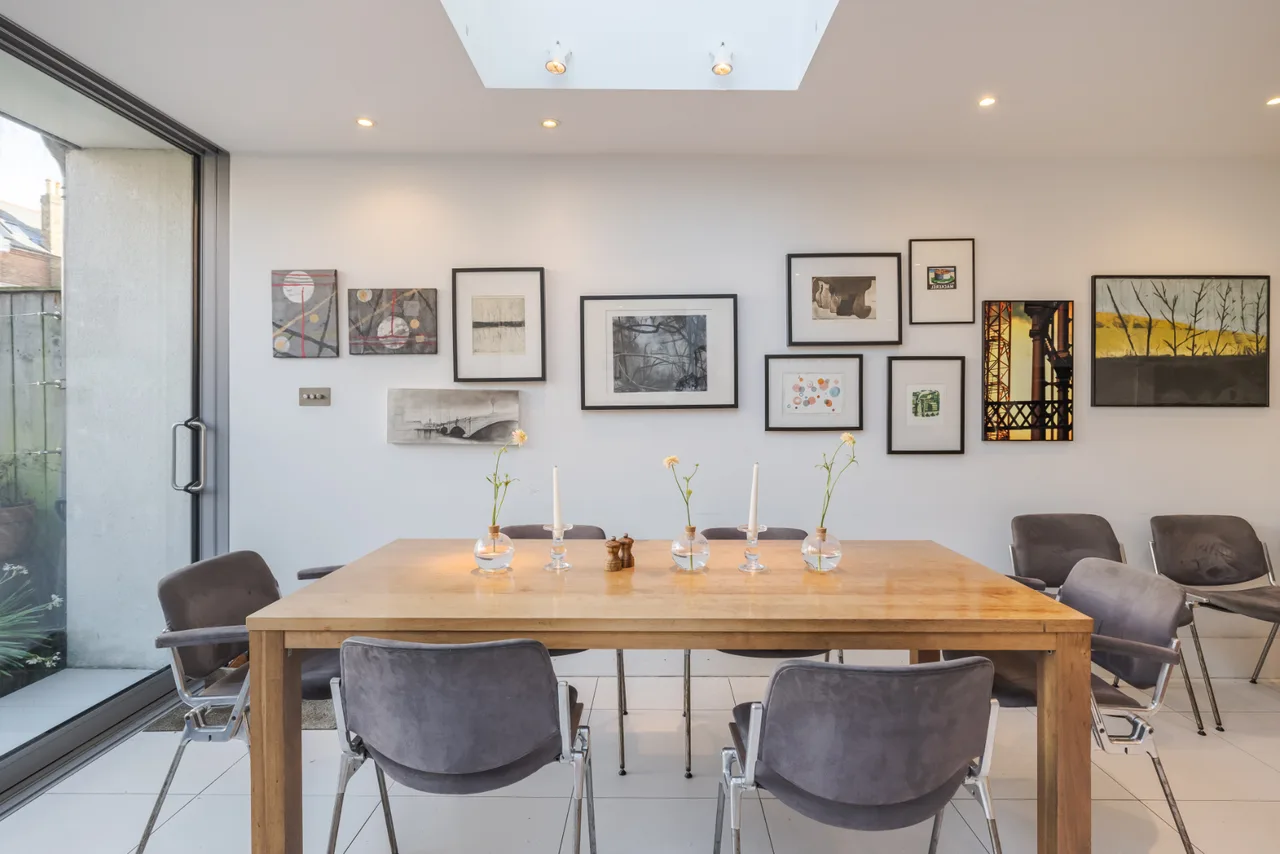 Modern Three Bedroom Villa in Putney photo 4