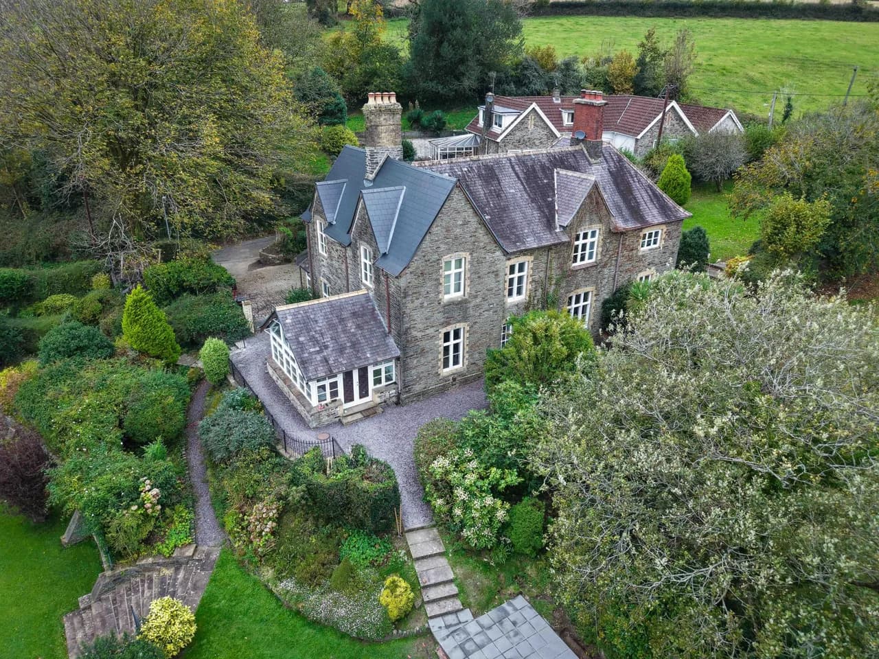 Jacuzzi-Equipped Villa in Swansea