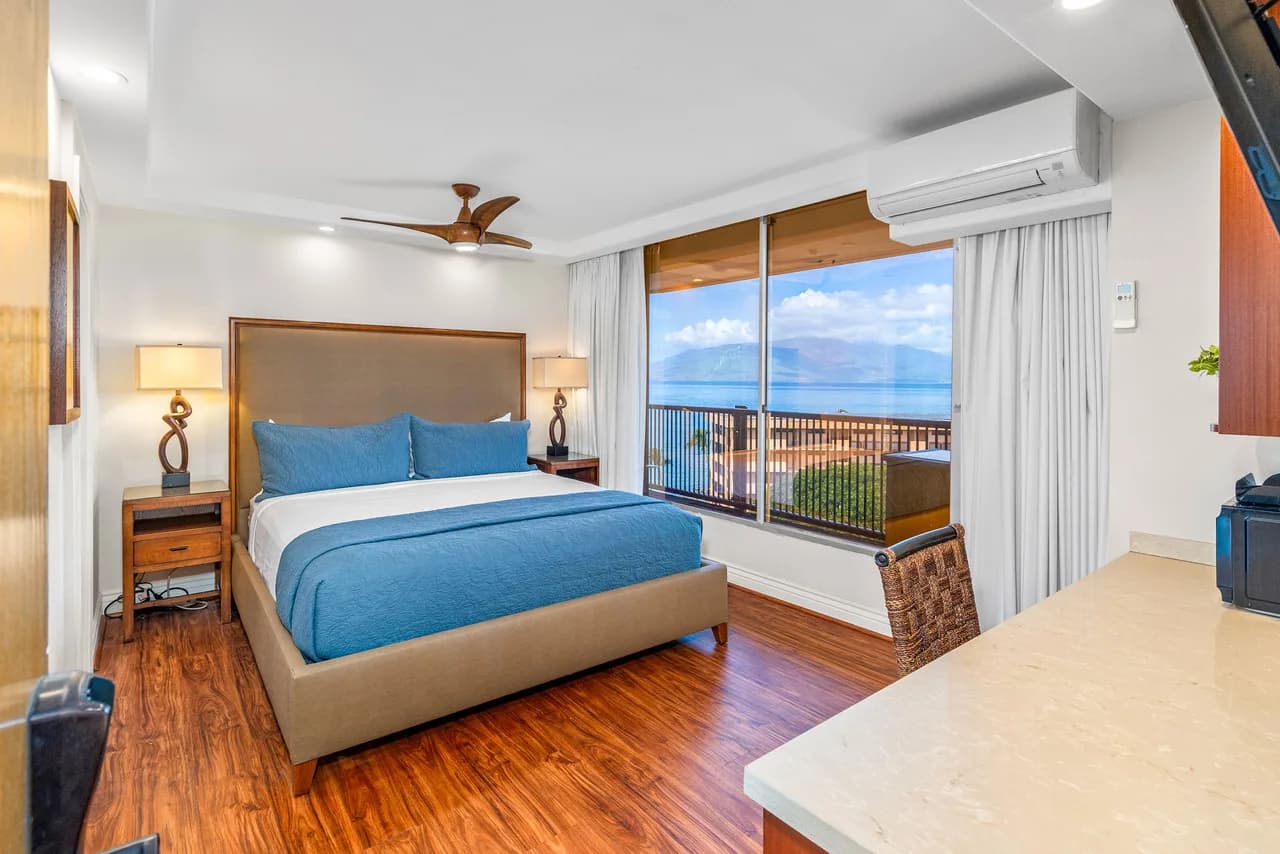 Mana Kai 811 - Oceanfront, Top Floor, Stunning Renovation, 2BR, Kings, Split AC photo 4
